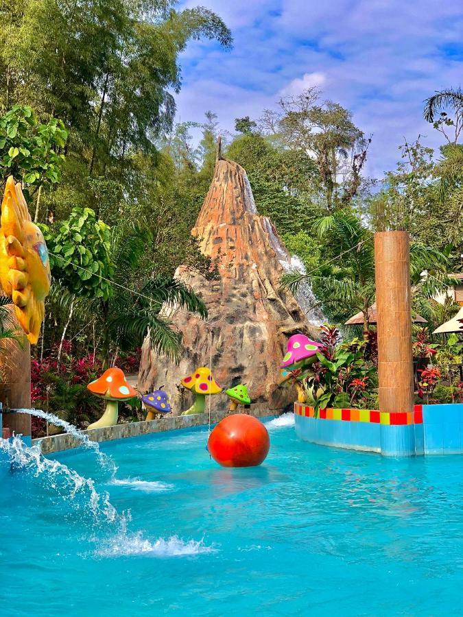Hosteria D'Carlos Aqua Park Hotel Санто Доминго де лос Колорадос Екстериор снимка