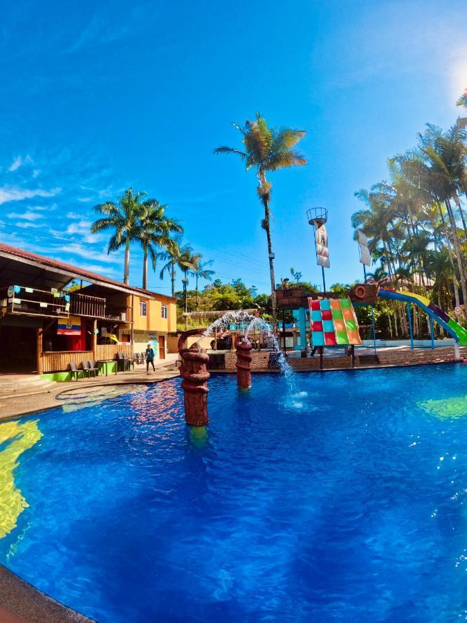 Hosteria D'Carlos Aqua Park Hotel Санто Доминго де лос Колорадос Екстериор снимка