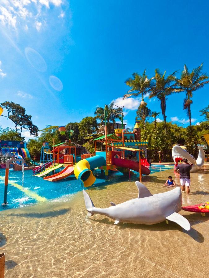 Hosteria D'Carlos Aqua Park Hotel Санто Доминго де лос Колорадос Екстериор снимка