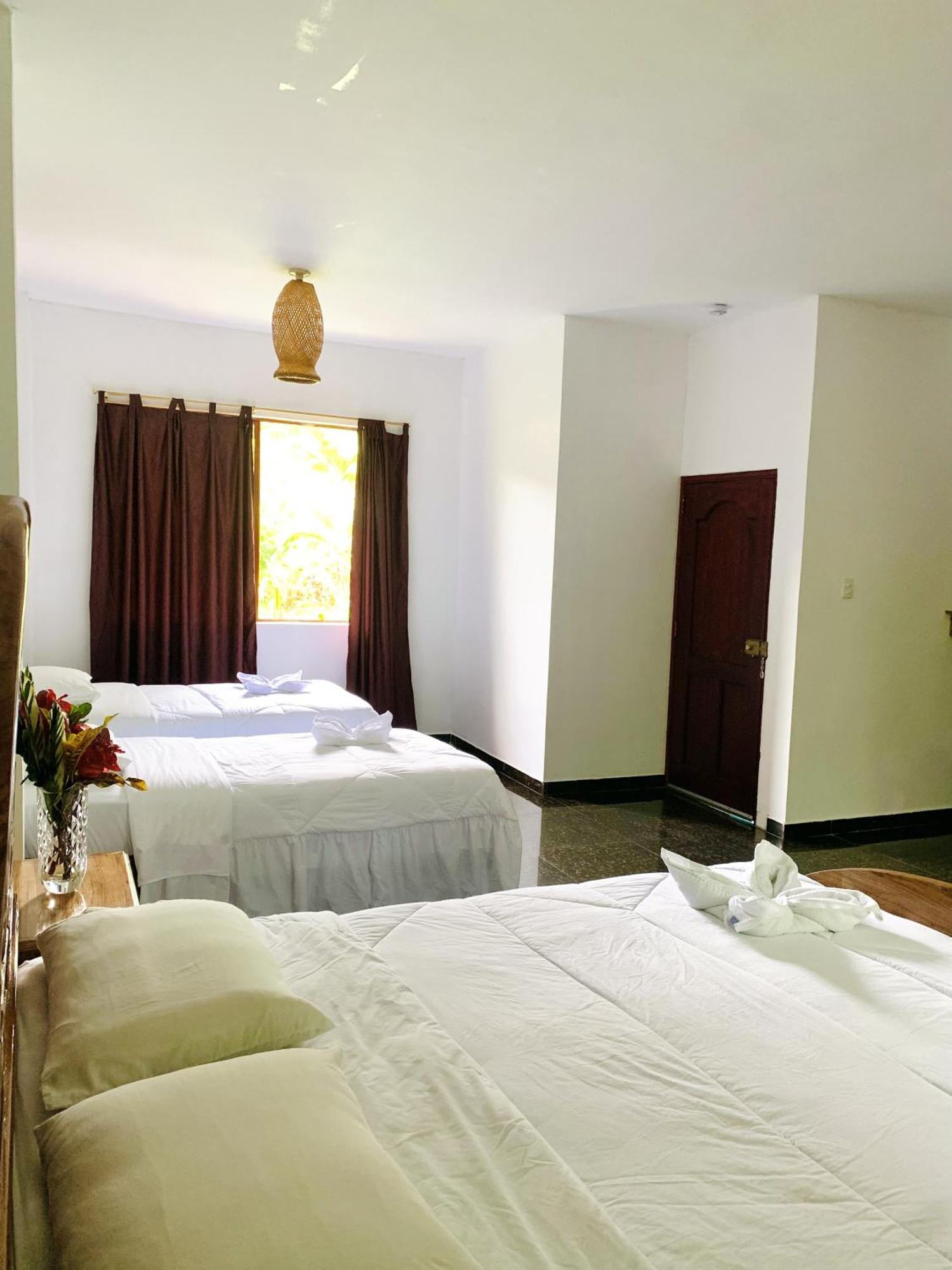 Hosteria D'Carlos Aqua Park Hotel Санто Доминго де лос Колорадос Екстериор снимка
